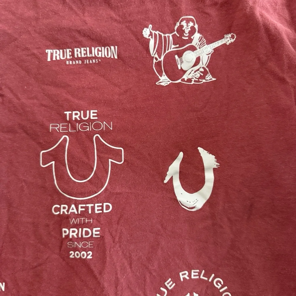 True Religion Men's T-Shirt Size Large Color White Burgundy Red‎ Icon Logos